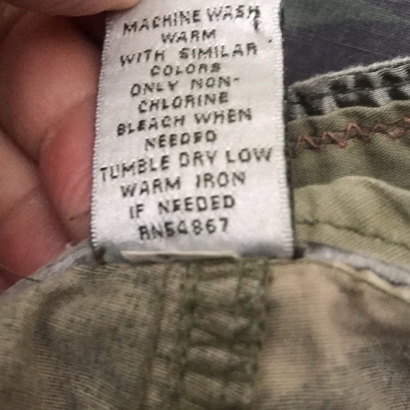 Abercrombie size 2 Camouflage Cargo Pants lots of beautiful details Pockets - Picture 15 of 16